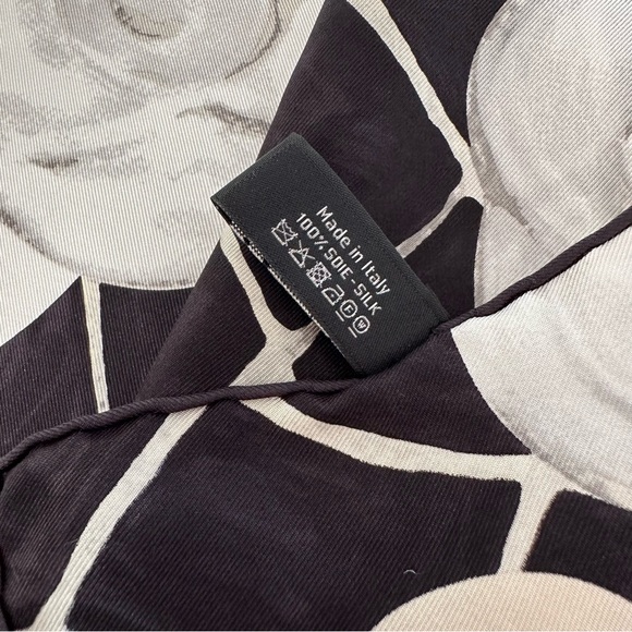 CHANEL SCARF - Picture 3 of 3